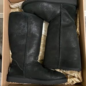 Classic Tall Bomber Uggs hardly worn
